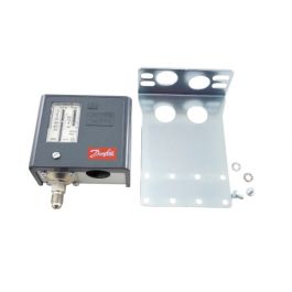 Danfoss 060-5239 6" SPDT A/R Pressure Switch 1/4" Flare 73 PSI