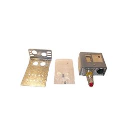 Johnson Controls P72CA-8 DPST Pressure Switch Open High Ammonia 50-240 PSI