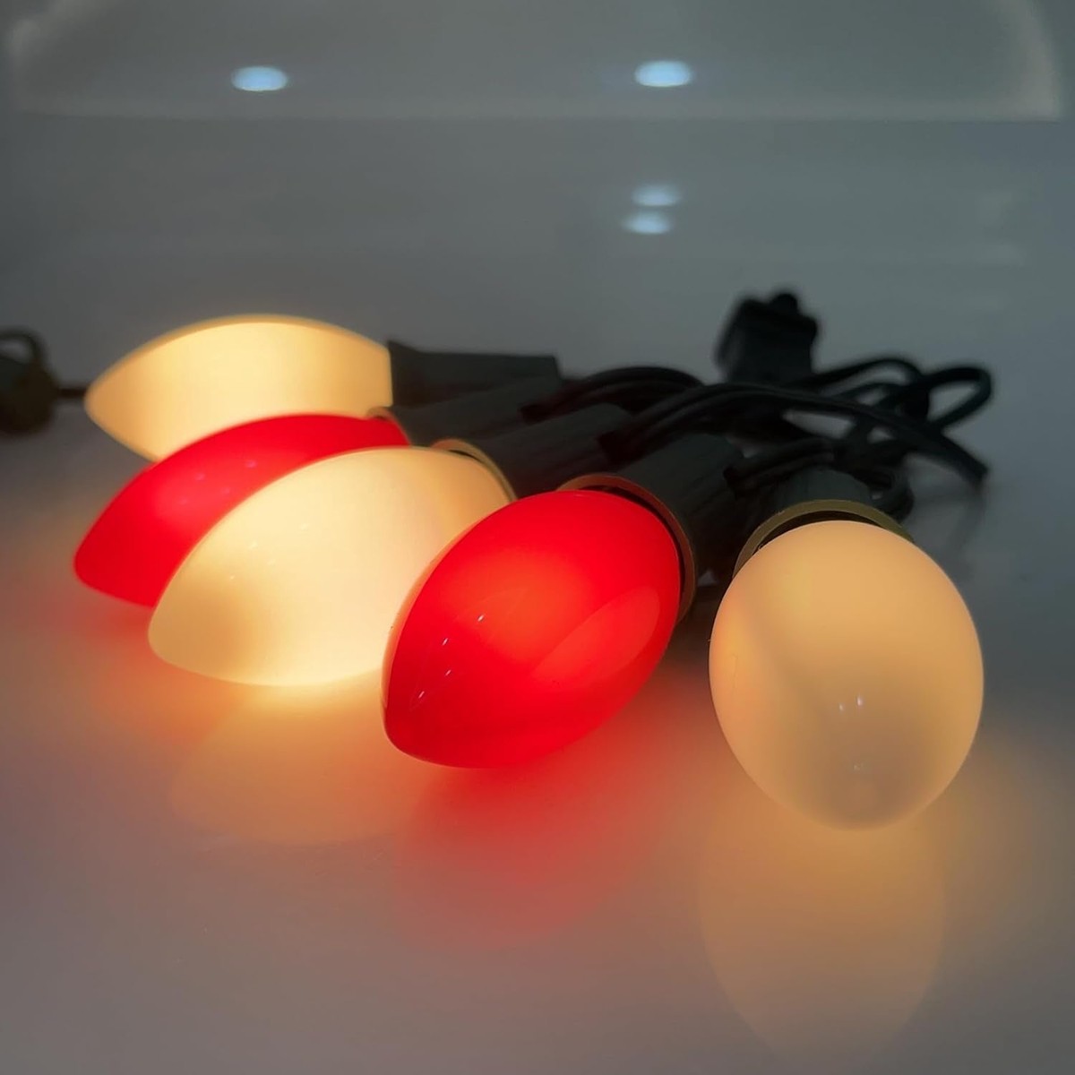 Set of 25 Classic Opaque Red & White LED Lights (C7/C9)